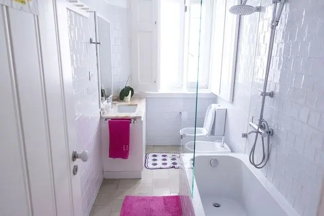 İki Ayrı Yataklı Oda, Ortak Banyo