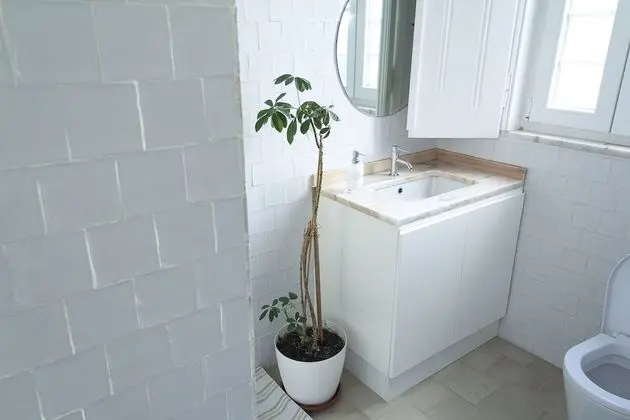 İki Ayrı Yataklı Oda, Ortak Banyo