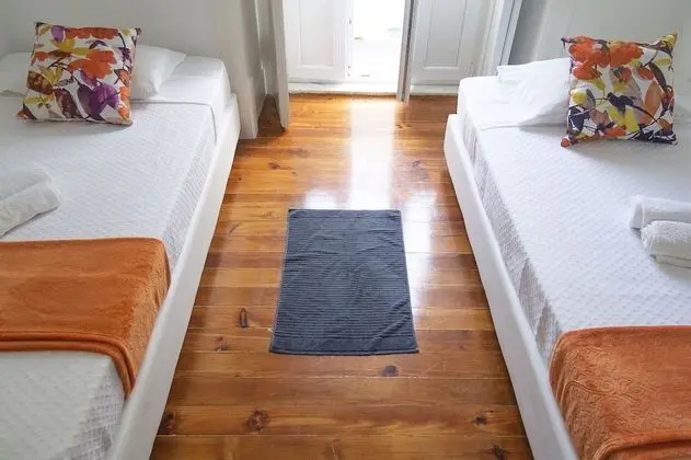 Üç Kişilik Oda, Ortak Banyo