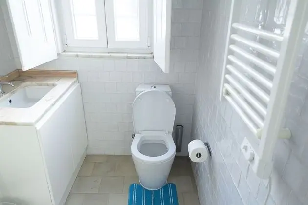 Üç Kişilik Oda, Ortak Banyo