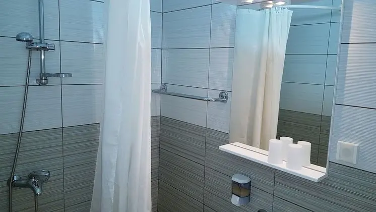 Tek Büyük Yataklı Oda, Balkon