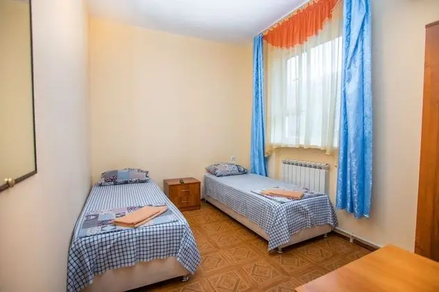 Basic Tek Büyük veya İki Ayrı Yataklı Oda, Ortak Banyo
