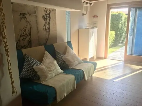 Basic Apart Daire, Bahçe Manzaralı