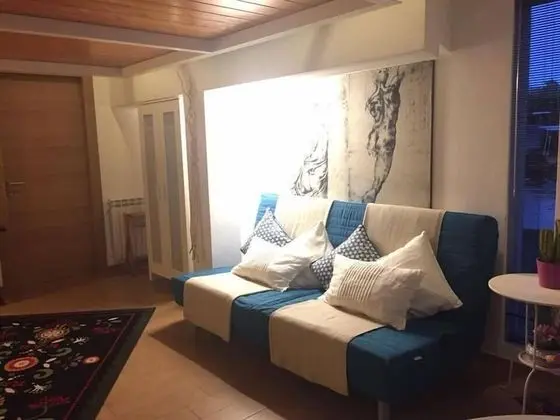 Basic Apart Daire, Bahçe Manzaralı