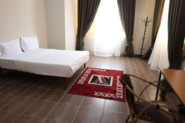 Tek Büyük Yataklı Oda, Ortak Banyo