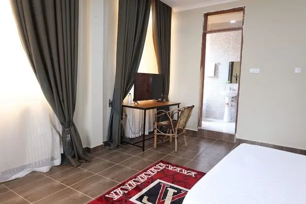 Tek Büyük Yataklı Oda, Ortak Banyo