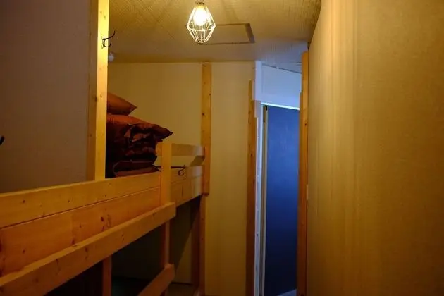 Standard Ortak Ranzalı Oda, Sadece kadınlar için, Ortak Banyo