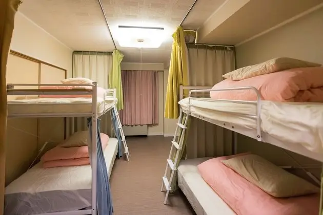 Ortak Ranzalı Oda, Sadece kadınlar için, Sigara İçilmez, Ortak Banyo
