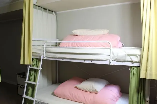 Ortak Ranzalı Oda, Sadece kadınlar için, Sigara İçilmez, Ortak Banyo