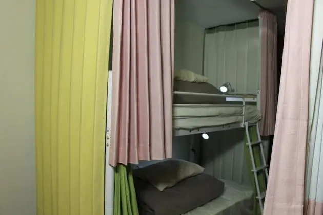Ortak Ranzalı Oda, Sadece kadınlar için, Sigara İçilmez, Ortak Banyo