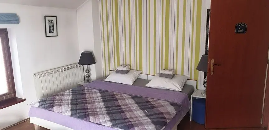 Üç Kişilik Oda