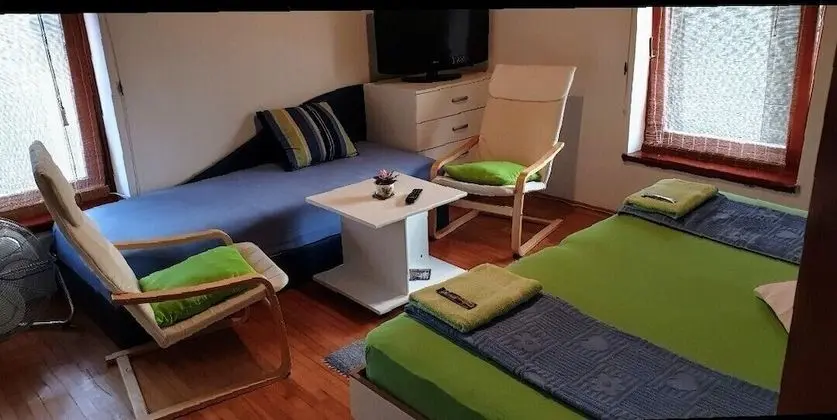 Üç Kişilik Oda