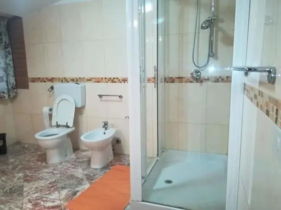 Tek Büyük Yataklı Oda, Ortak Banyo