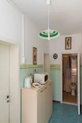 Tek Büyük Yataklı Oda (Double Room with Shared Bathroom)