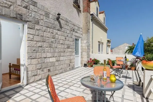 Tek Kişilik Oda (Single Room with Shared Bathroom)