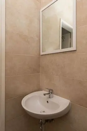Tek Kişilik Oda (Single Room with Shared Bathroom)