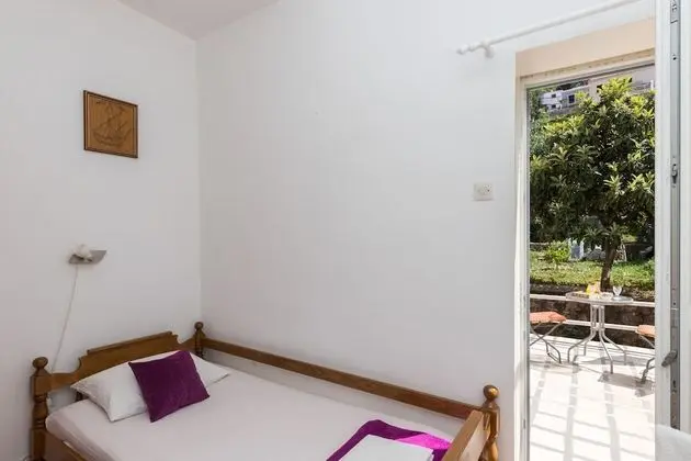 Tek Kişilik Oda (Single Room with Shared Bathroom no2)