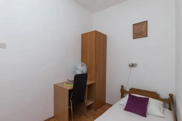 Tek Kişilik Oda (Single Room with Shared Bathroom no2)