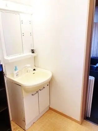 Üç Kişilik Oda, Ortak Banyo