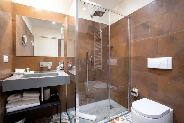 Superior Tek Büyük veya İki Ayrı Yataklı Oda