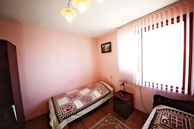 Standard Üç Kişilik Oda, Ortak Banyo
