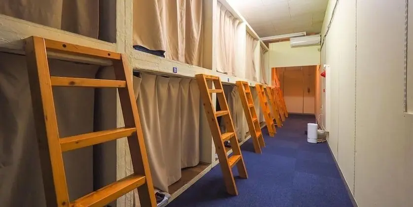 Oda, Sadece erkekler için (Capsule bed, Upper)