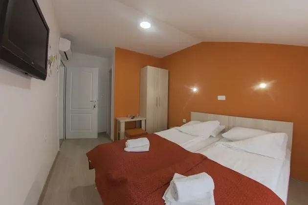 Classic Double Room (Orange)