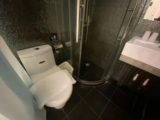 Basic Tek Büyük Yataklı Oda