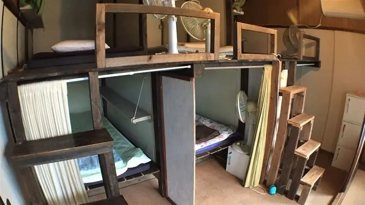 Ortak Ranzalı Oda, Karma Ranzalı Oda (Box Bed)