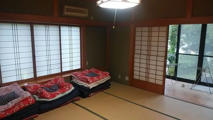 Ortak Ranzalı Oda, Sadece kadınlar için