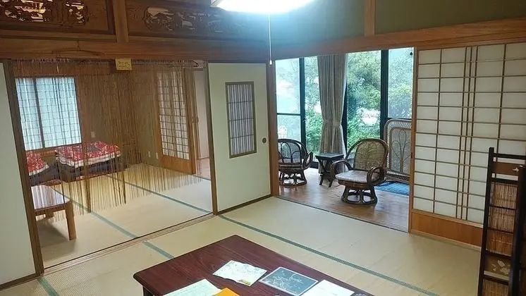 Ortak Ranzalı Oda, Sadece kadınlar için