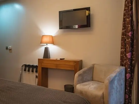 Tek Büyük Yataklı Oda, Balkon, Şehir Manzaralı (Room 201)