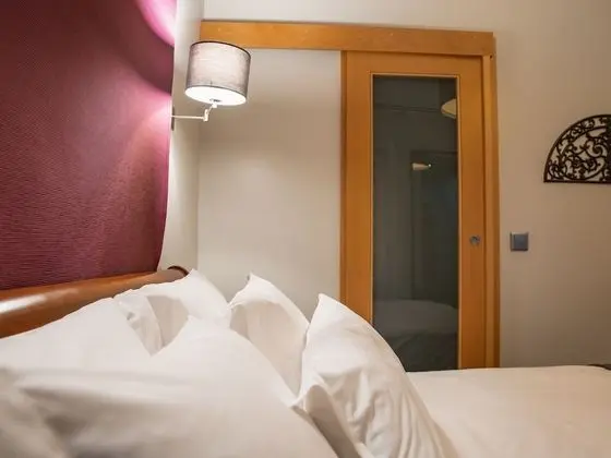 Tek Büyük Yataklı Oda, Balkon, Şehir Manzaralı (Room 201)