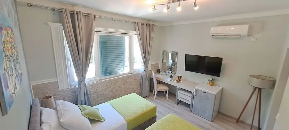 Tek Büyük Yataklı Oda, Balkon