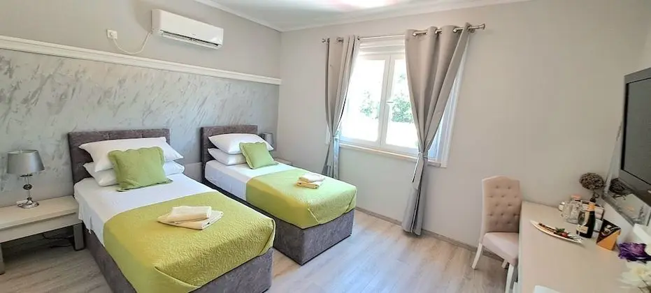 Tek Büyük Yataklı Oda, Balkon