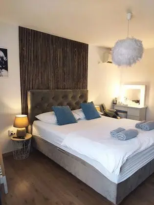 Standard Tek Büyük Yataklı Oda