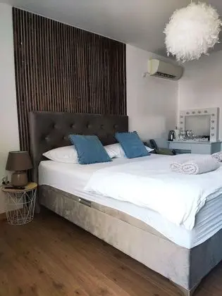 Standard Tek Büyük Yataklı Oda