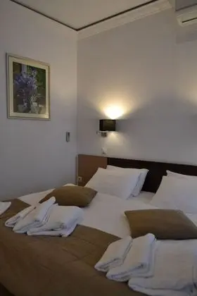 Comfort Tek Büyük veya İki Ayrı Yataklı Oda
