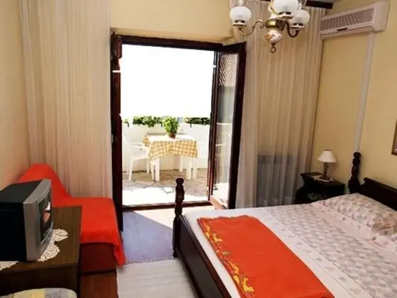 Tek Büyük Yataklı Oda (Double Room No1)