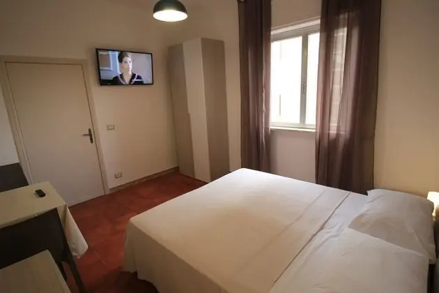 Çift ​​kişilik Economy With Shared Bathroom
