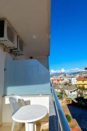 Tek Büyük Yataklı Oda, Balkon