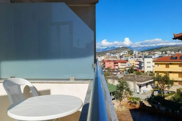 Tek Büyük Yataklı Oda, Balkon
