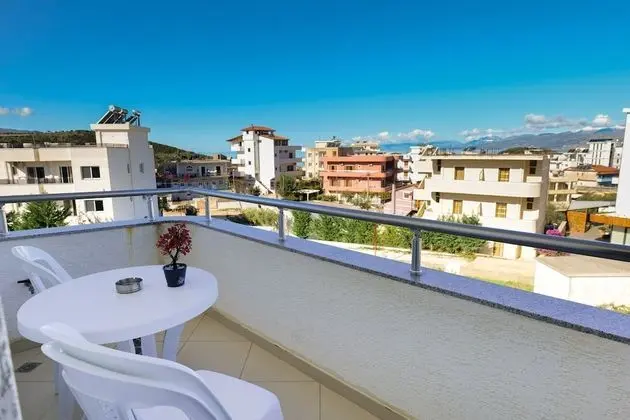 Üç Kişilik Oda, Balkon