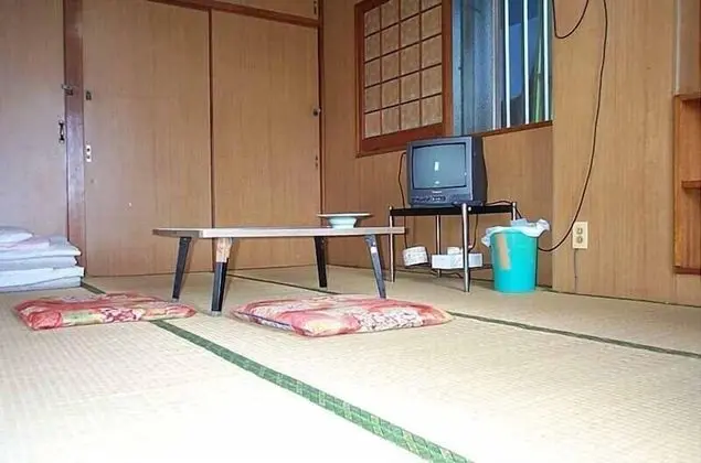 İki Ayrı Yataklı Oda, Sigara İçilmez