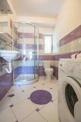 Üç Kişilik Oda, Ortak Banyo, Şehir Manzaralı