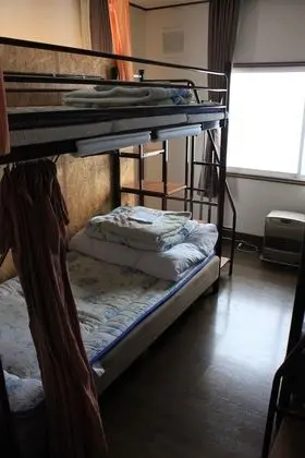 Ortak Ranzalı Oda, Sadece erkekler için, Sigara İçilmez