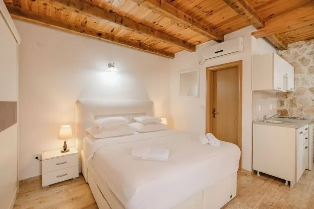 Deluxe Stüdyo, Teras, Havuz Manzaralı