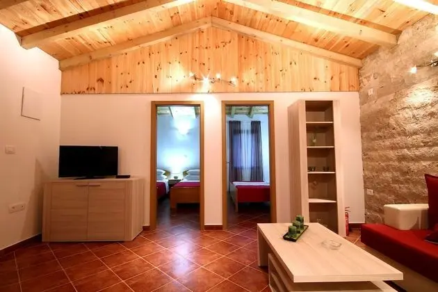 Ev, 2 Yatak Odası, Havuz Manzaralı