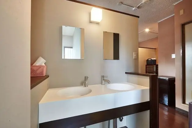 Ortak Ranzalı Oda, Sadece kadınlar için