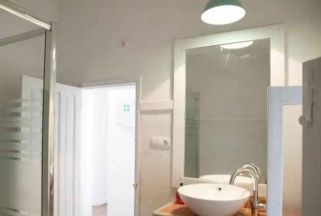 Tek Büyük Yataklı Oda, Ortak Banyo